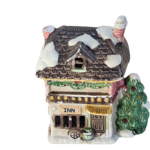Vintage Mini Christmas Village Inn – Snowy Roof & Holiday Wreath - Picture 5 of 8